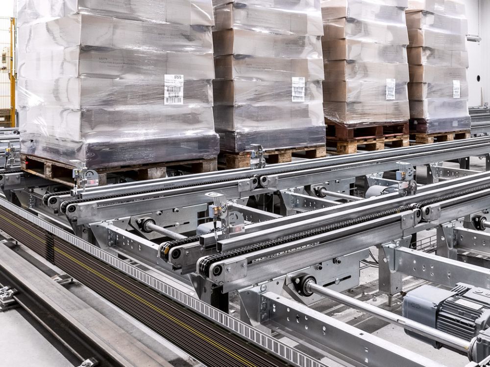 Chain Conveyors and Conveyor Systems STAMH LTD