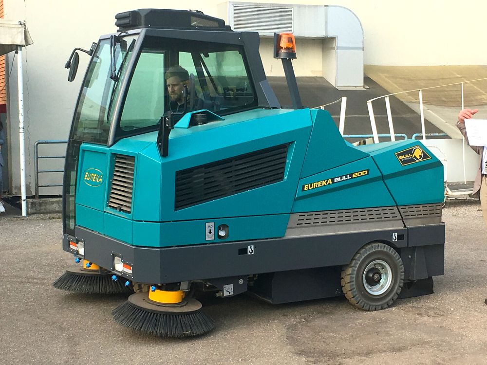 Ride-on Sweeper EUREKA Bull 200 - STAMH LTD