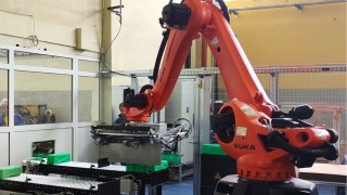 Industrial robot, engineered and integrated by STAMH