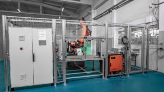 Cell for robotic palletizing by STAMH Group