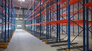 Warehouse racks for pallets