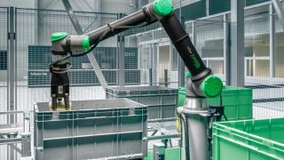 Picking robot and escala warehouse automation system