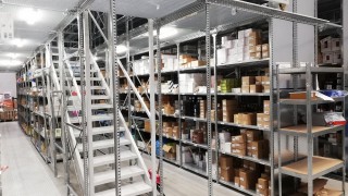 Racks for boxes and single items