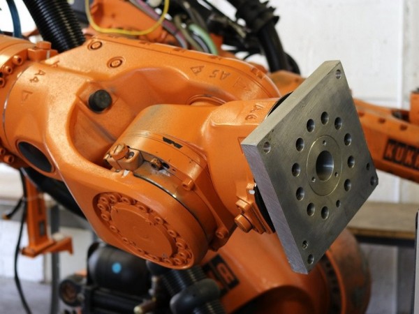 Industrijski roboti - montaža 1