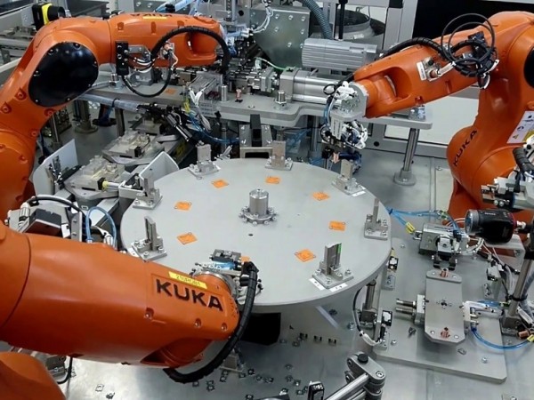 Industrijski roboti - montaža 3