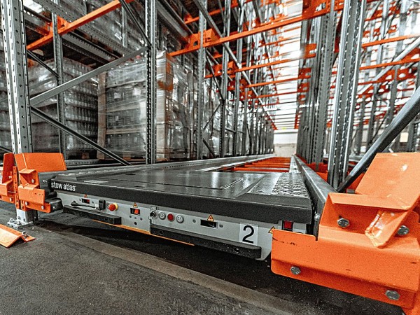 Pallets carrier in a Radio Shuttle Racking System for pallets