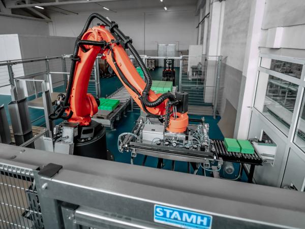 Palletizing robot integration from STAMH Group