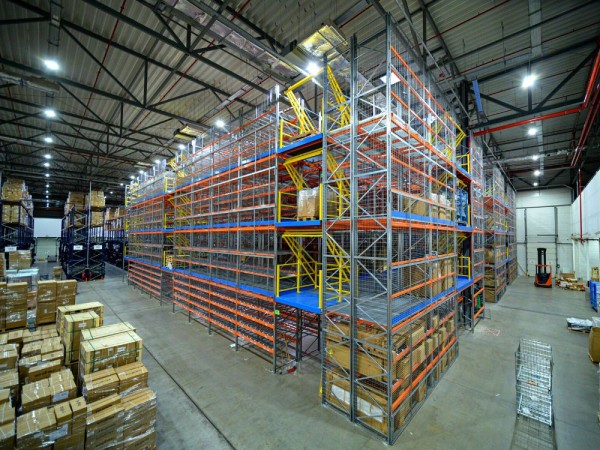 Multilevel combination of Mezzanine, Gangway and Conventional racks