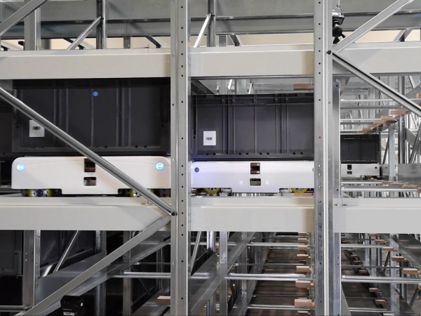 Автоматизирана складова система за тави, кошове и пикиране на продукти