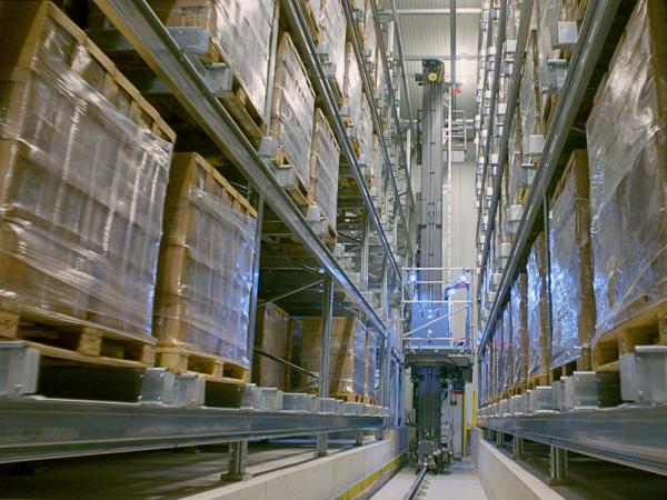 Αυτόνομο αποθηκευτικό σύστημα με stacker crane