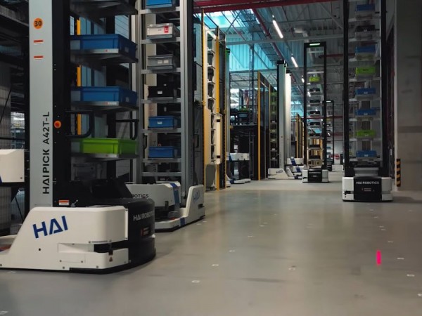 High density warehouse automation by HaiPick A42 series robots