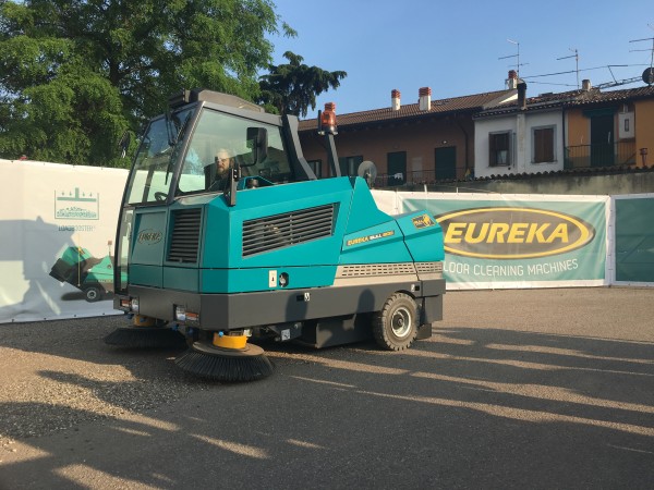 Ride-on sweeper EUREKA Bull 200 1