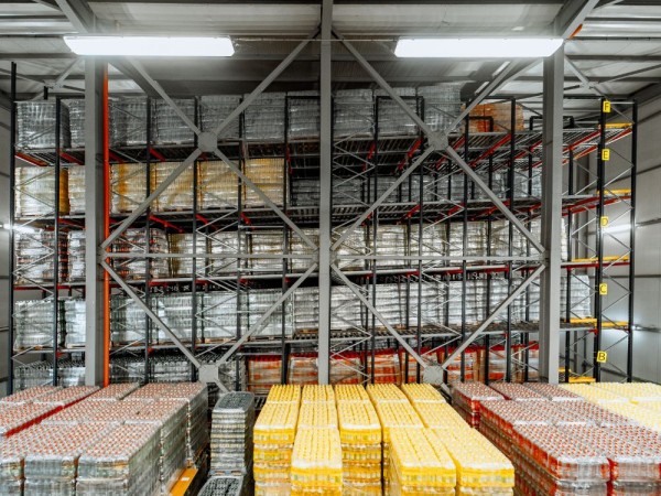 Live storage systems for pallets